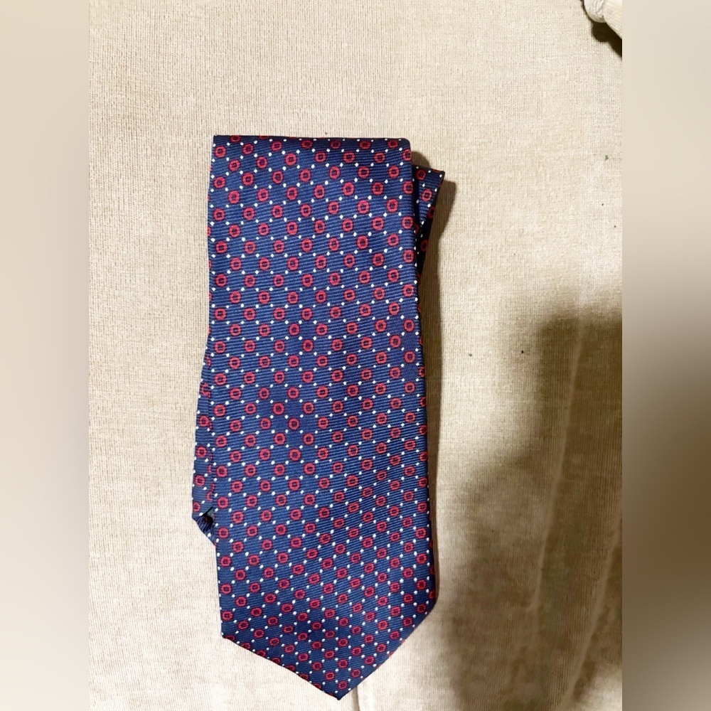 Ralph Lauren Elegant Navy and Red Patterned Tie